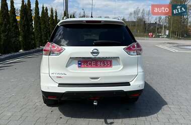 Внедорожник / Кроссовер Nissan X-Trail 2016 в 