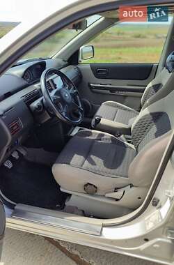 Внедорожник / Кроссовер Nissan X-Trail 2004 в 