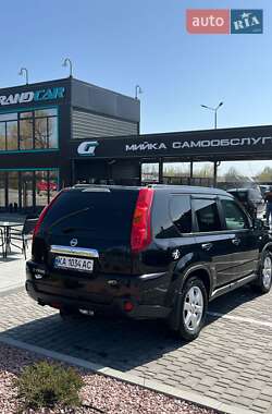 Внедорожник / Кроссовер Nissan X-Trail 2010 в 
