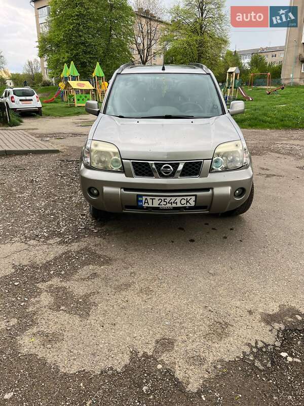 Внедорожник / Кроссовер Nissan X-Trail 2005 в Надворной