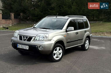 Внедорожник / Кроссовер Nissan X-Trail 2003 в 