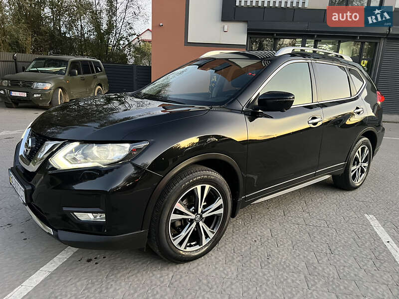 Внедорожник / Кроссовер Nissan X-Trail 2017 в Львове