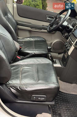 Внедорожник / Кроссовер Nissan X-Trail 2006 в 