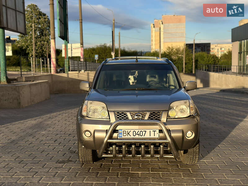 Внедорожник / Кроссовер Nissan X-Trail 2004 в Ровно