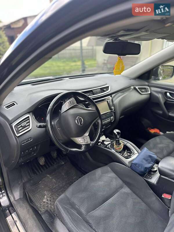 Позашляховик / Кросовер Nissan X-Trail 2015 в Жовкві