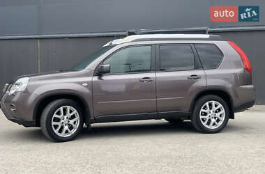 Позашляховик / Кросовер Nissan X-Trail 2011 в 