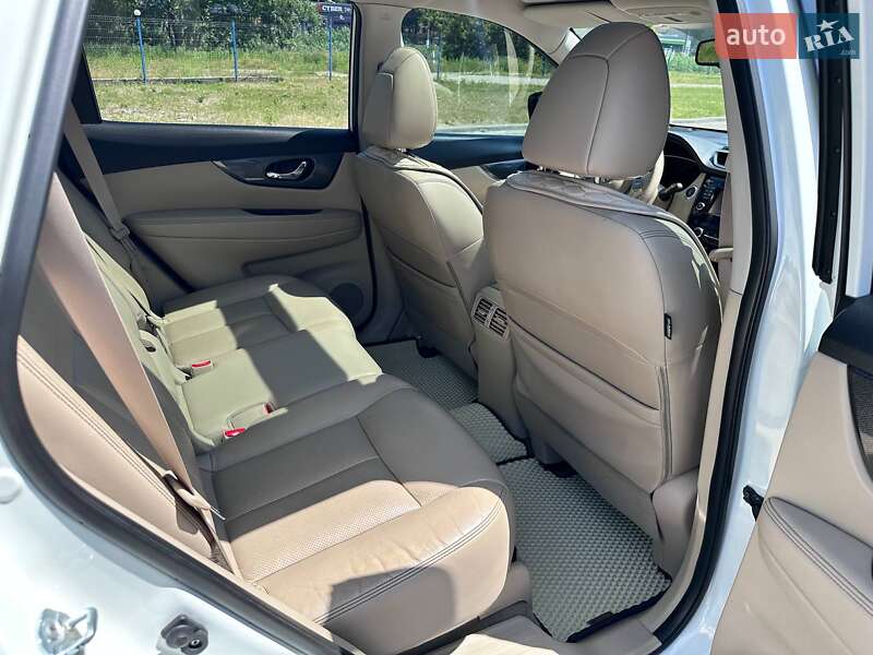 Внедорожник / Кроссовер Nissan X-Trail 2017 в Кропивницком