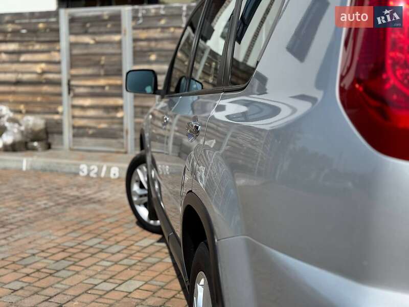 Позашляховик / Кросовер Nissan X-Trail 2011 в Києві