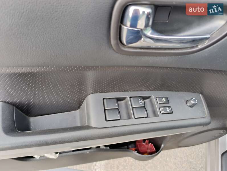 Позашляховик / Кросовер Nissan X-Trail 2012 в Києві