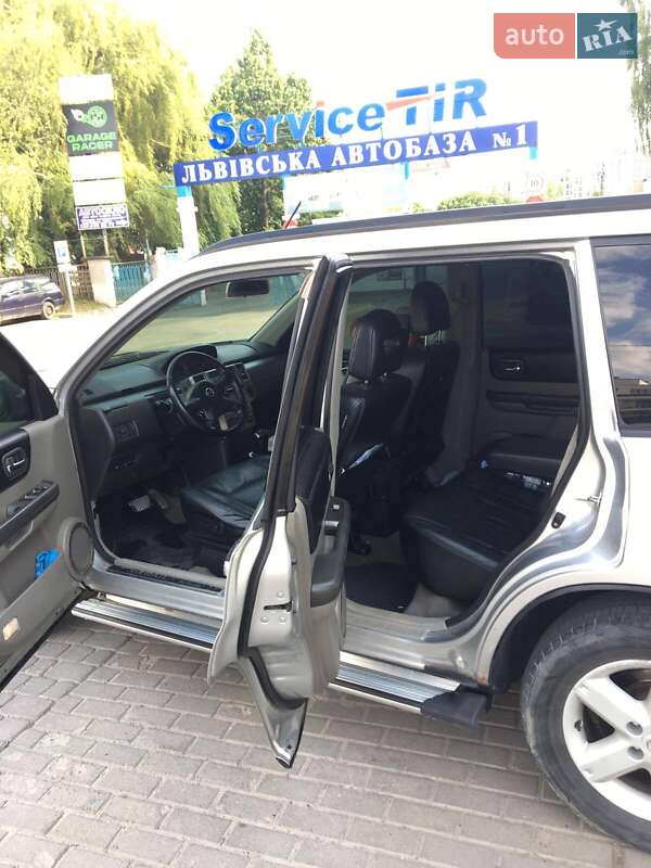 Позашляховик / Кросовер Nissan X-Trail 2005 в Львові