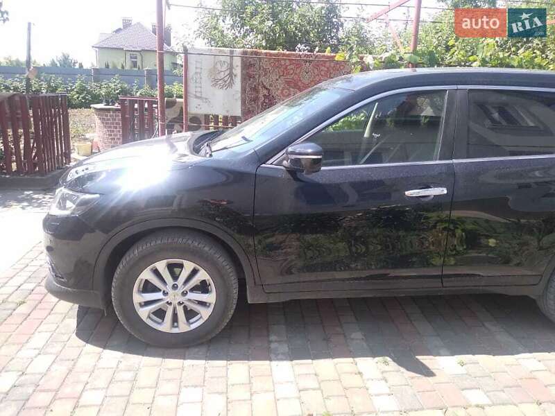 Внедорожник / Кроссовер Nissan X-Trail 2017 в Черновцах