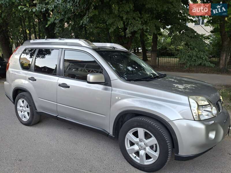 Внедорожник / Кроссовер Nissan X-Trail 2010 в 