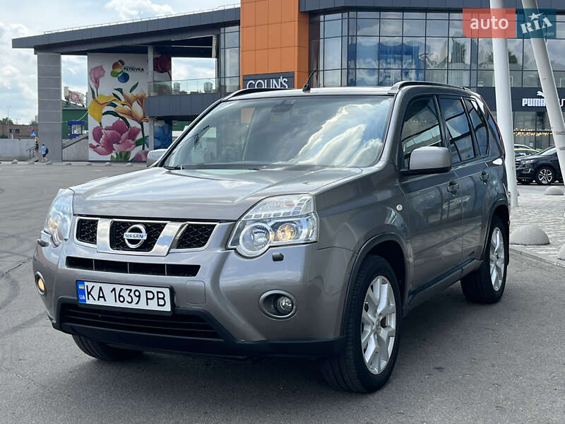 Внедорожник / Кроссовер Nissan X-Trail 2012 в 