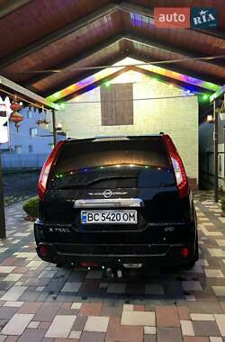 Внедорожник / Кроссовер Nissan X-Trail 2012 в 