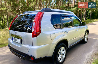 Внедорожник / Кроссовер Nissan X-Trail 2014 в 