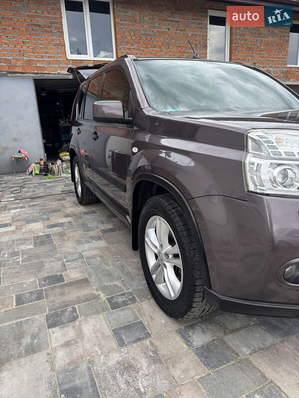 Позашляховик / Кросовер Nissan X-Trail 2012 в Зубрі