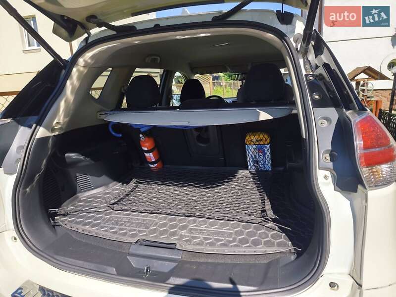 Позашляховик / Кросовер Nissan X-Trail 2016 в Львові