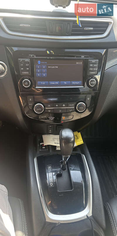 Позашляховик / Кросовер Nissan X-Trail 2016 в Чернівцях