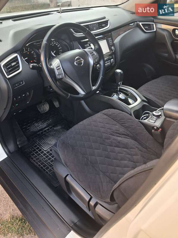 Внедорожник / Кроссовер Nissan X-Trail 2016 в Братском