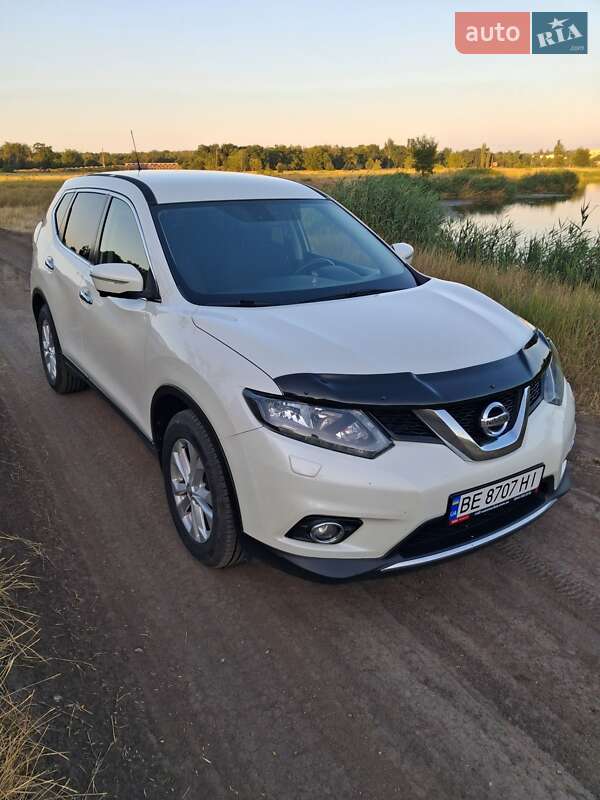 Внедорожник / Кроссовер Nissan X-Trail 2016 в Братском