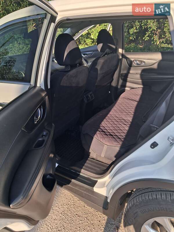 Внедорожник / Кроссовер Nissan X-Trail 2016 в Братском