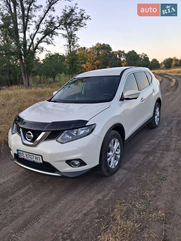 Внедорожник / Кроссовер Nissan X-Trail 2016 в Братском