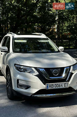 Позашляховик / Кросовер Nissan X-Trail 2017 в Хмільнику