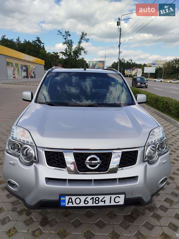 Внедорожник / Кроссовер Nissan X-Trail 2012 в 