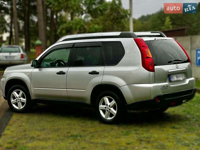 Внедорожник / Кроссовер Nissan X-Trail 2010 в Новояворовске