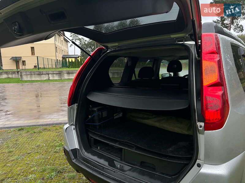 Внедорожник / Кроссовер Nissan X-Trail 2010 в Новояворовске