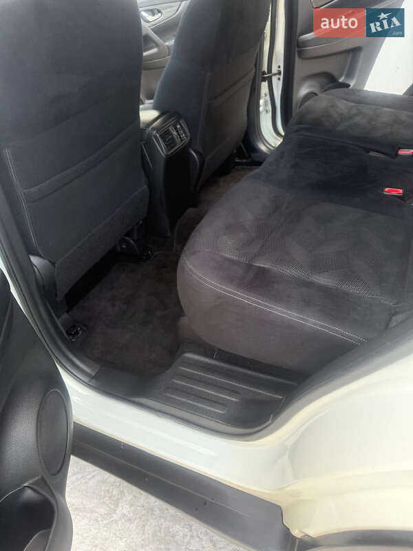 Позашляховик / Кросовер Nissan X-Trail 2016 в Кривому Розі