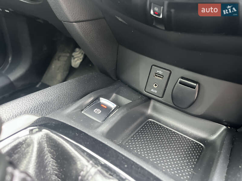 Позашляховик / Кросовер Nissan X-Trail 2015 в Рівному