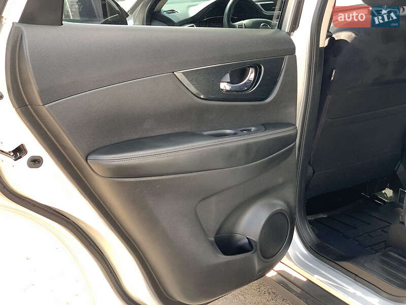 Внедорожник / Кроссовер Nissan X-Trail 2016 в Виннице