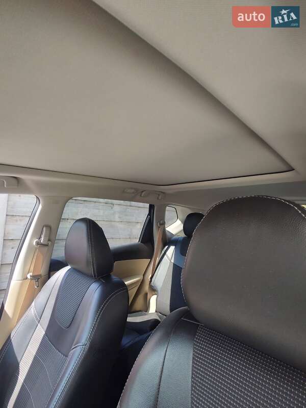 Внедорожник / Кроссовер Nissan X-Trail 2017 в Ужгороде