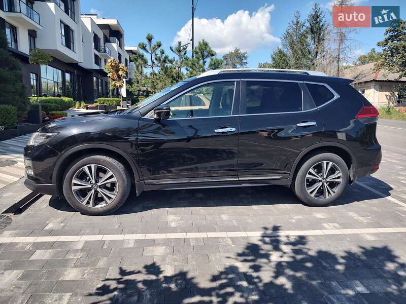 Внедорожник / Кроссовер Nissan X-Trail 2017 в Ужгороде