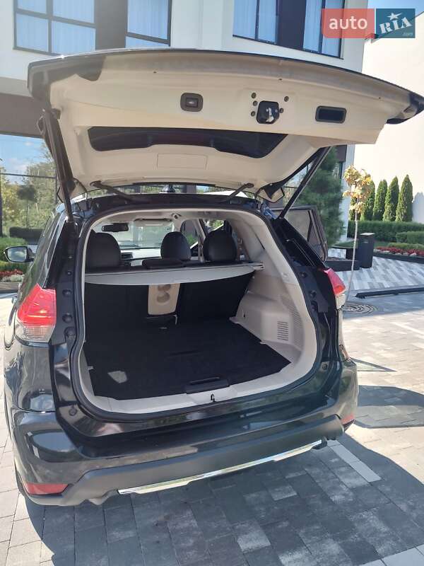 Внедорожник / Кроссовер Nissan X-Trail 2017 в Ужгороде