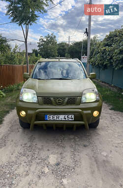 Внедорожник / Кроссовер Nissan X-Trail 2003 в 