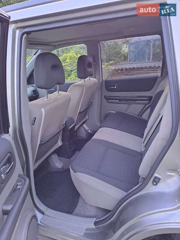 Позашляховик / Кросовер Nissan X-Trail 2006 в Володимирі