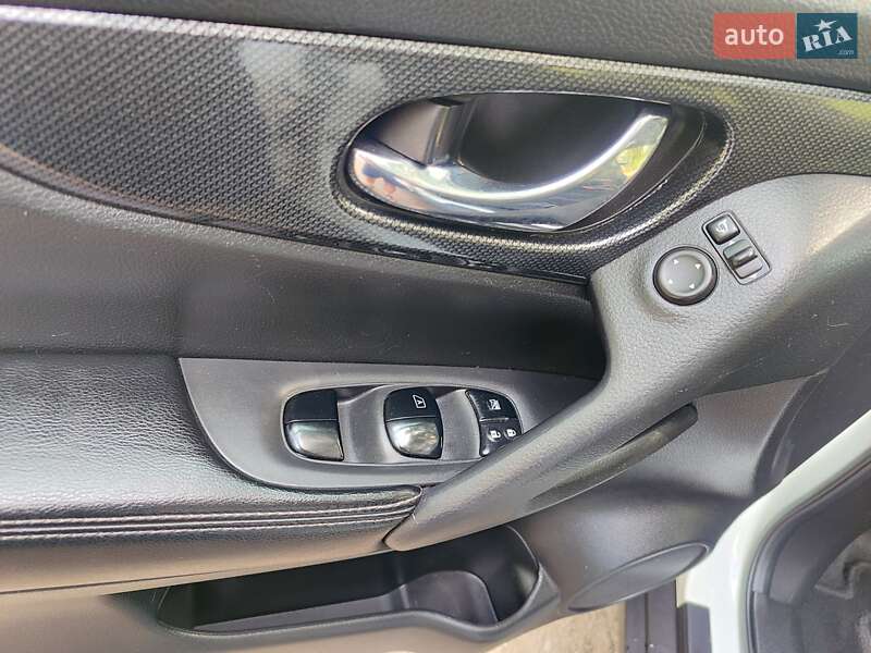 Внедорожник / Кроссовер Nissan X-Trail 2017 в Надворной