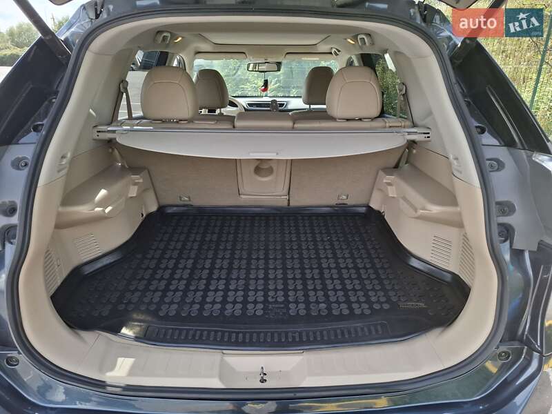 Позашляховик / Кросовер Nissan X-Trail 2016 в Ужгороді