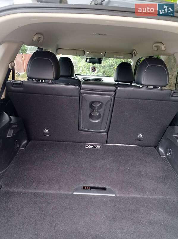 Позашляховик / Кросовер Nissan X-Trail 2016 в Вараші