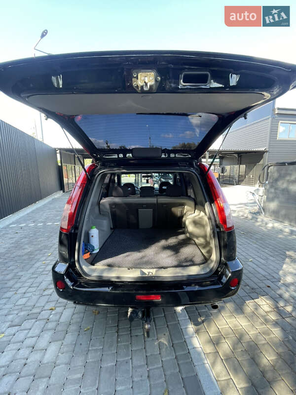 Внедорожник / Кроссовер Nissan X-Trail 2004 в Звягеле