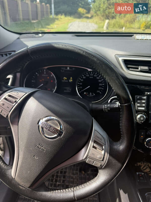 Позашляховик / Кросовер Nissan X-Trail 2016 в Вараші