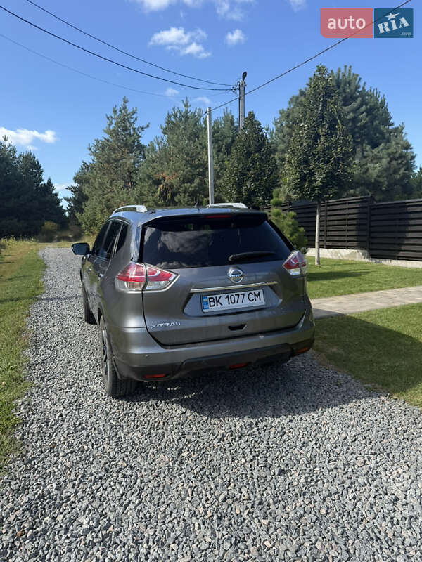 Позашляховик / Кросовер Nissan X-Trail 2016 в Вараші