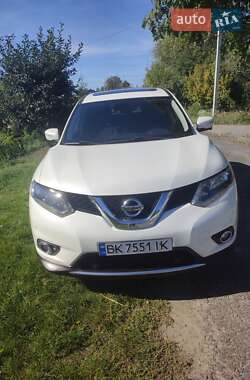 Внедорожник / Кроссовер Nissan X-Trail 2016 в Дубно