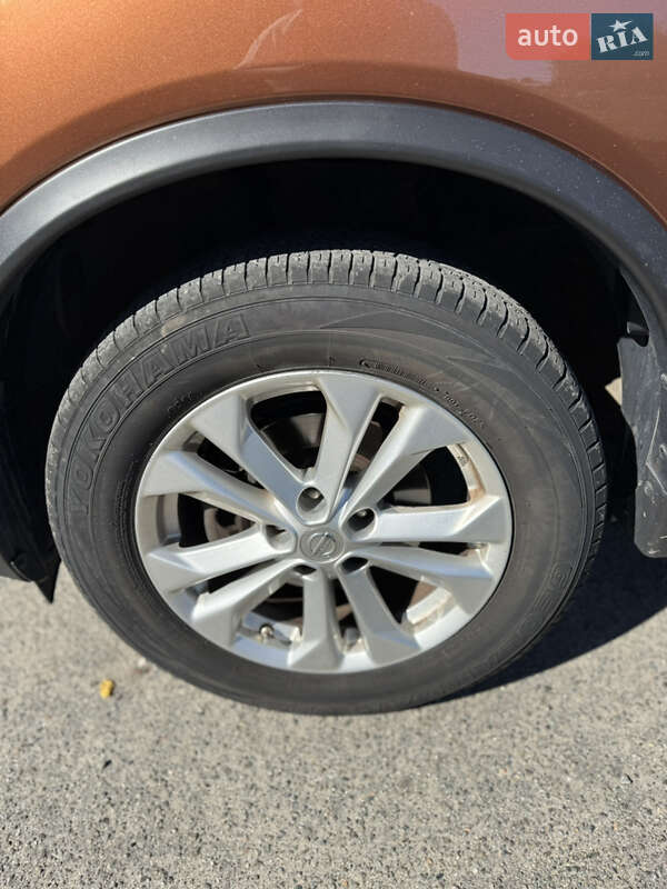 Позашляховик / Кросовер Nissan X-Trail 2014 в Києві