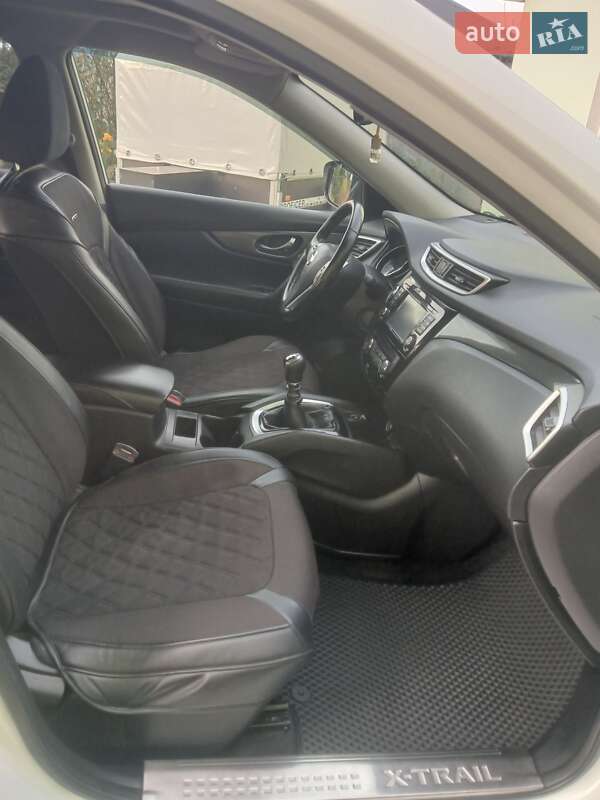 Внедорожник / Кроссовер Nissan X-Trail 2015 в Ковеле