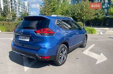 Внедорожник / Кроссовер Nissan X-Trail 2017 в 