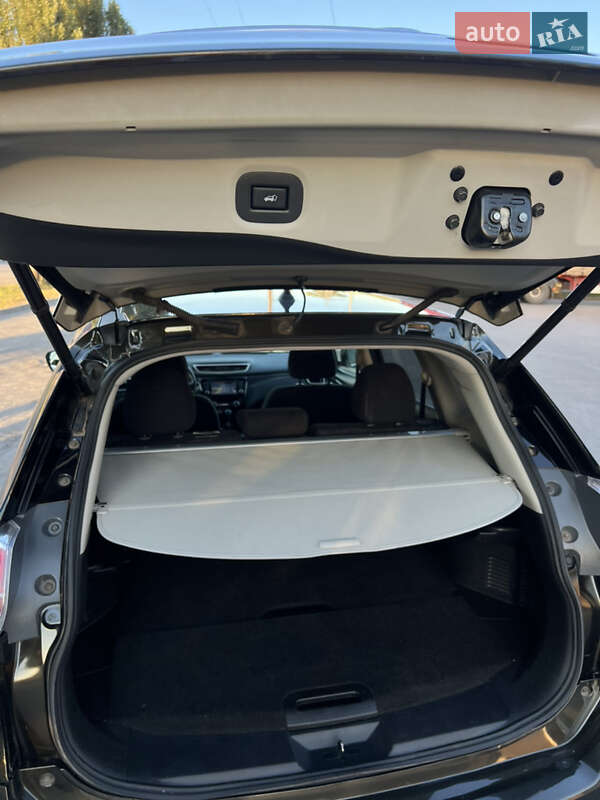 Внедорожник / Кроссовер Nissan X-Trail 2017 в Киеве