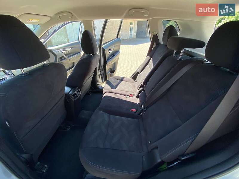 Позашляховик / Кросовер Nissan X-Trail 2015 в Стецевій